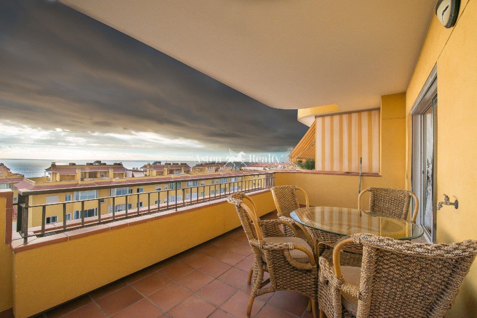 2 slaapkamer Flat te koop in Puerto Santiago met zwembad garage - € 425.000 (Ref: 9325277)