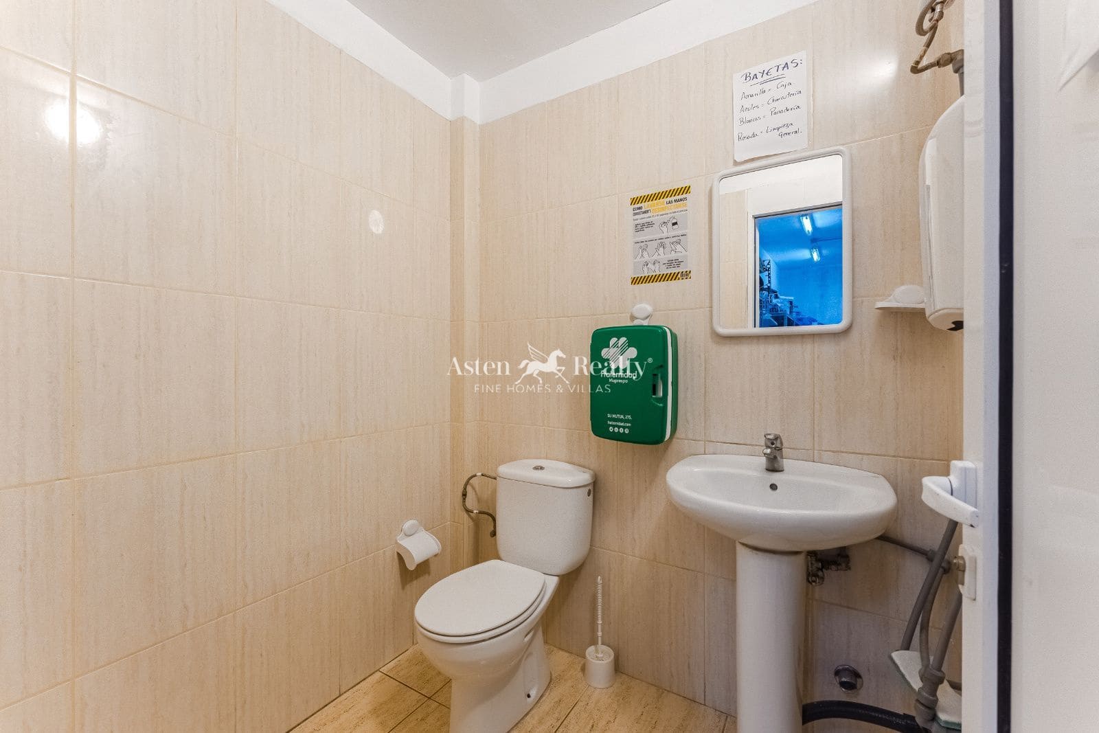 Yritys myytävänä paikassa San Isidro de Abona - 289 000 € (Ref: 9340350)