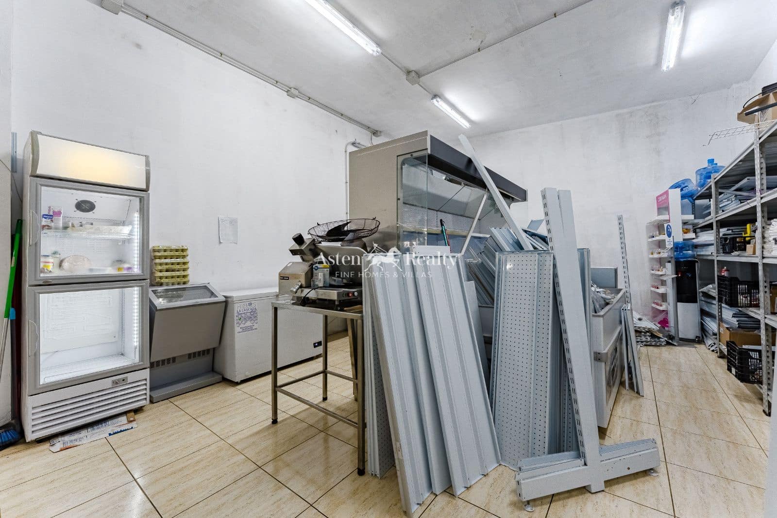 Yritys myytävänä paikassa San Isidro de Abona - 289 000 € (Ref: 9340350)