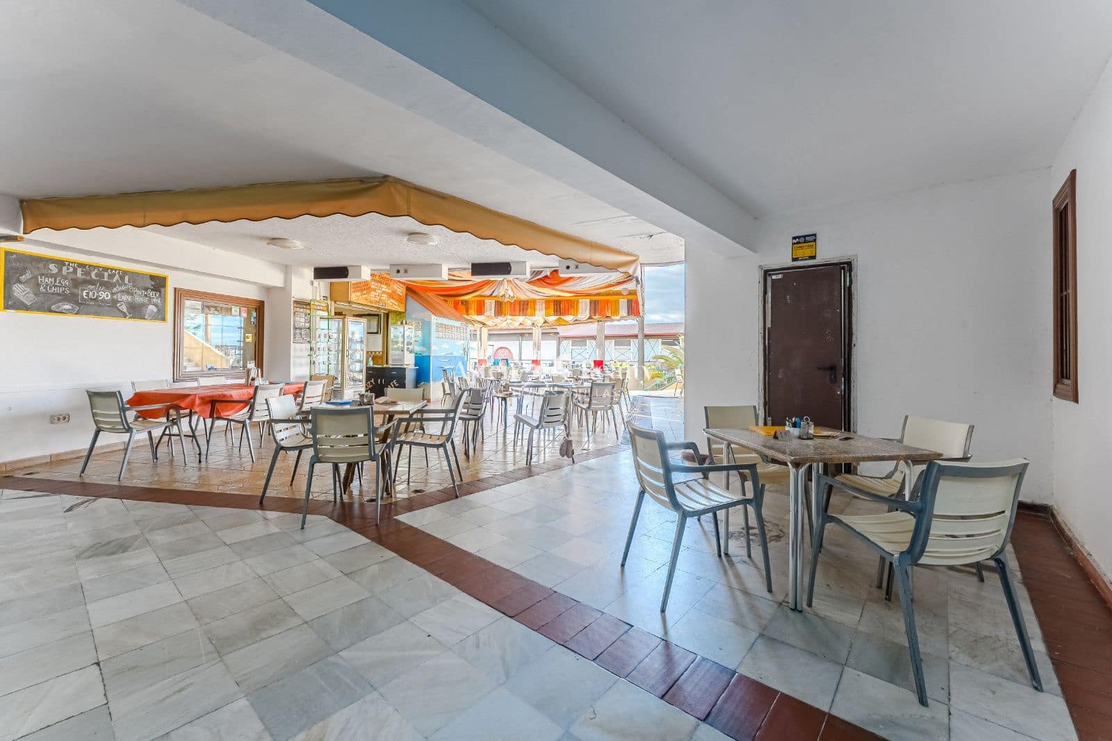 Business for sale in Costa Adeje - € 650,000 (Ref: 9344085)