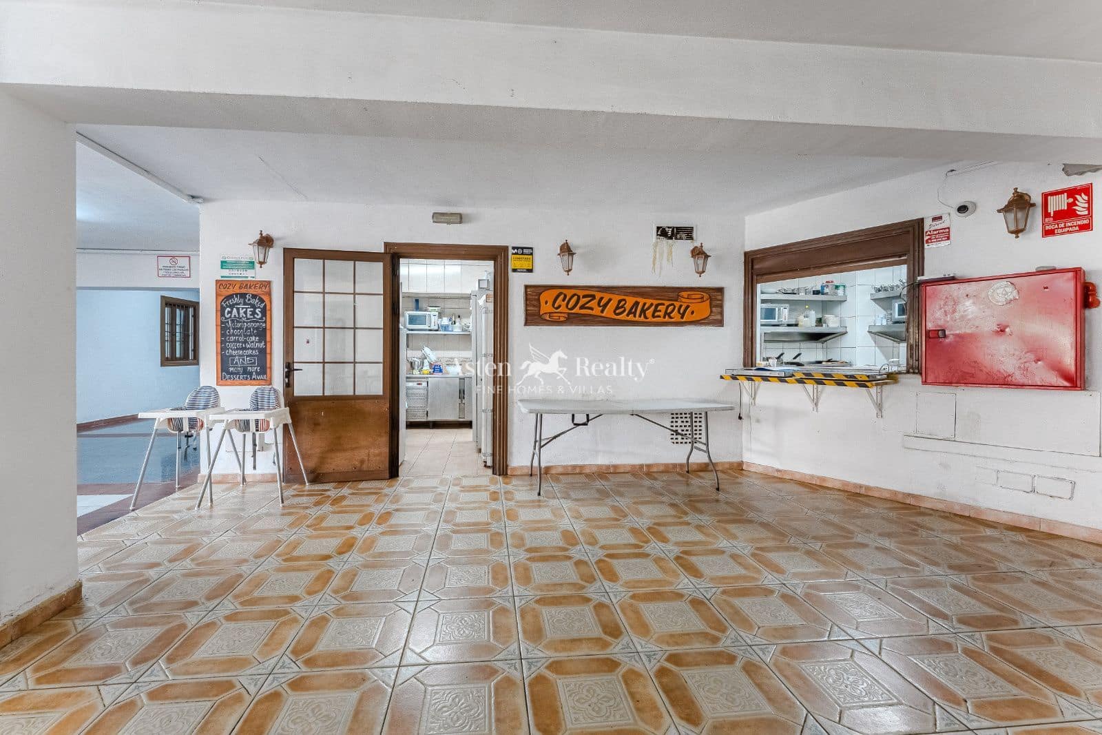 Business for sale in Costa Adeje - € 650,000 (Ref: 9344085)