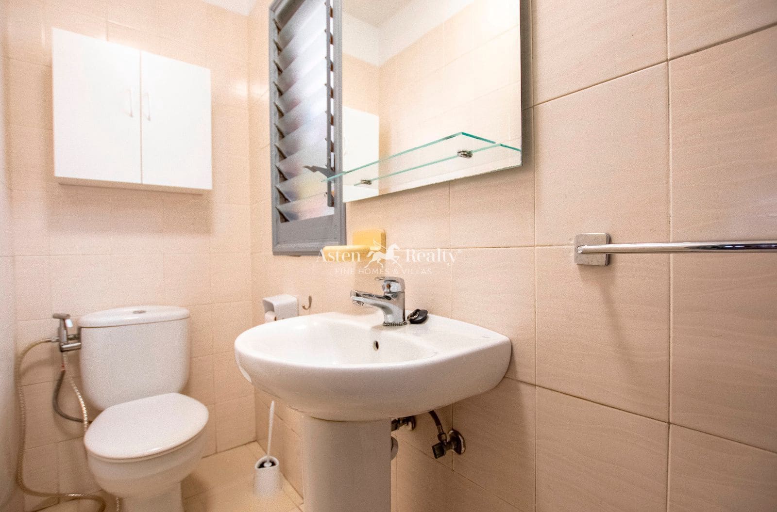 4 bedroom Townhouse for sale in Playa San Juan with pool garage - € 416,000 (Ref: 9345724)