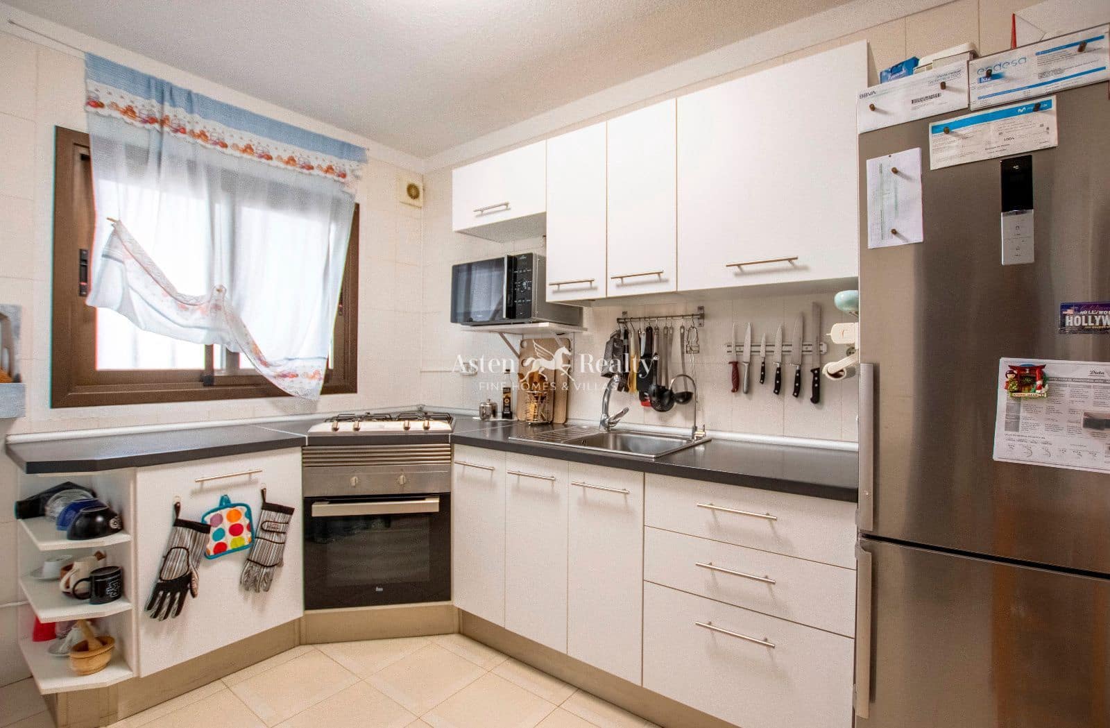 4 bedroom Townhouse for sale in Playa San Juan with pool garage - € 416,000 (Ref: 9345724)