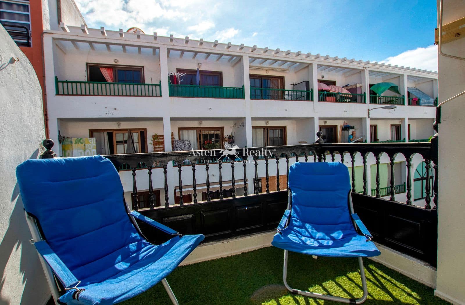 4 bedroom Townhouse for sale in Playa San Juan with pool garage - € 416,000 (Ref: 9345724)