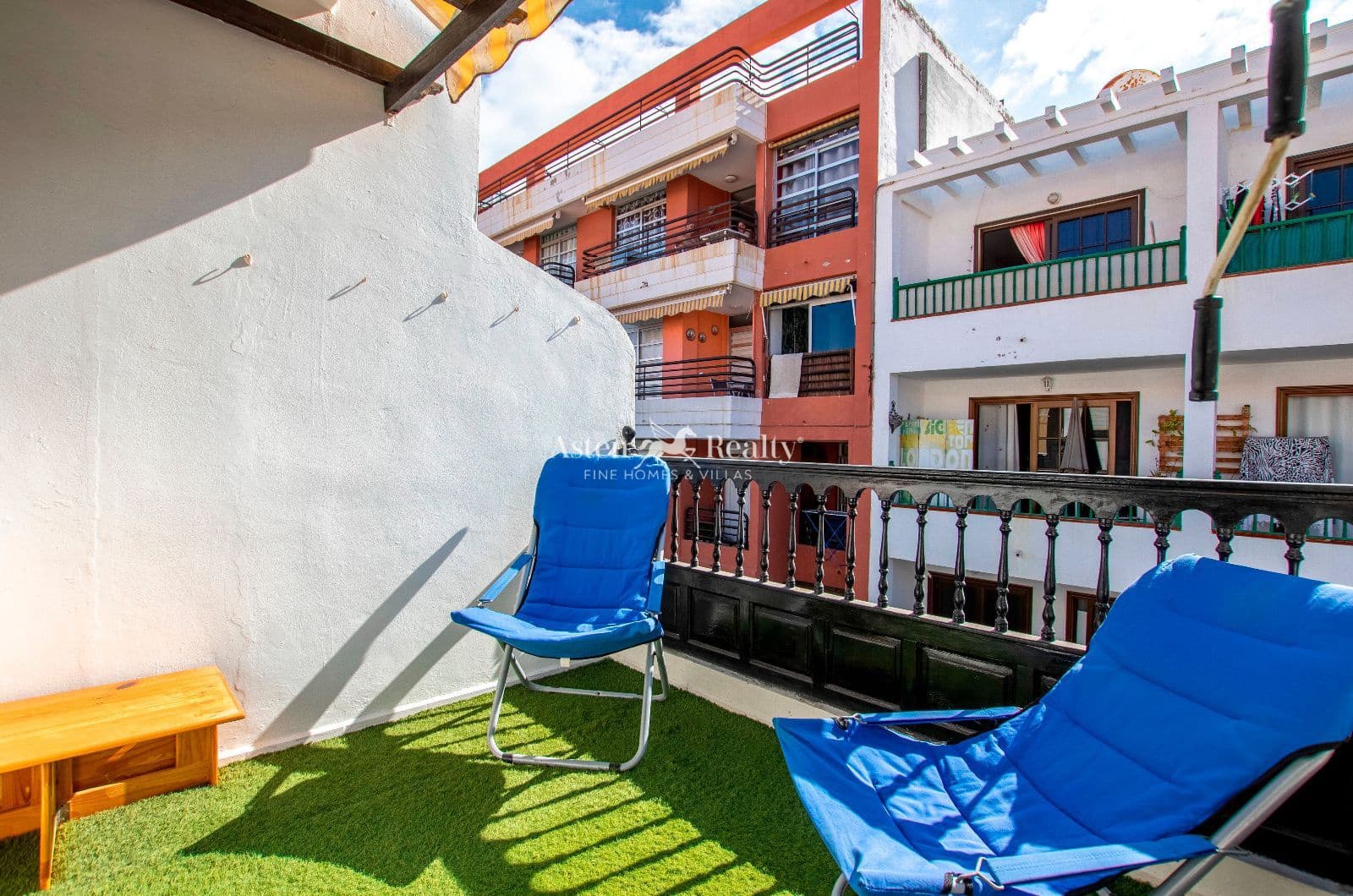 4 bedroom Townhouse for sale in Playa San Juan with pool garage - € 416,000 (Ref: 9345724)