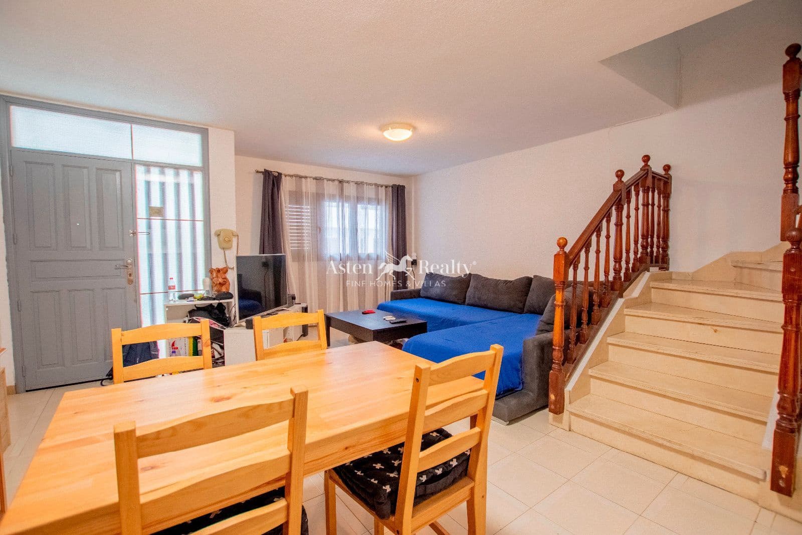 4 bedroom Townhouse for sale in Playa San Juan with pool garage - € 416,000 (Ref: 9345724)