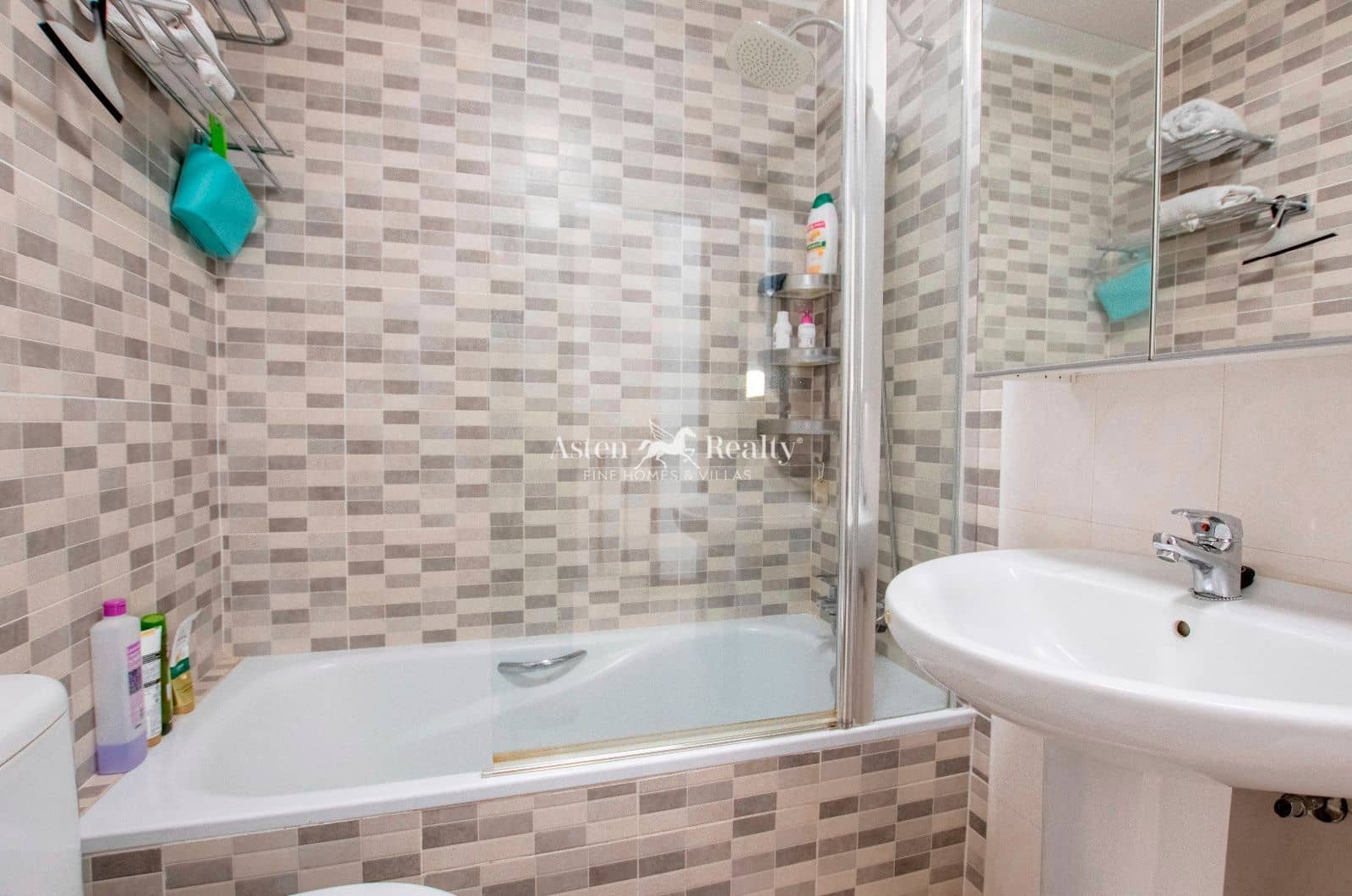 4 bedroom Townhouse for sale in Playa San Juan with pool garage - € 416,000 (Ref: 9345724)