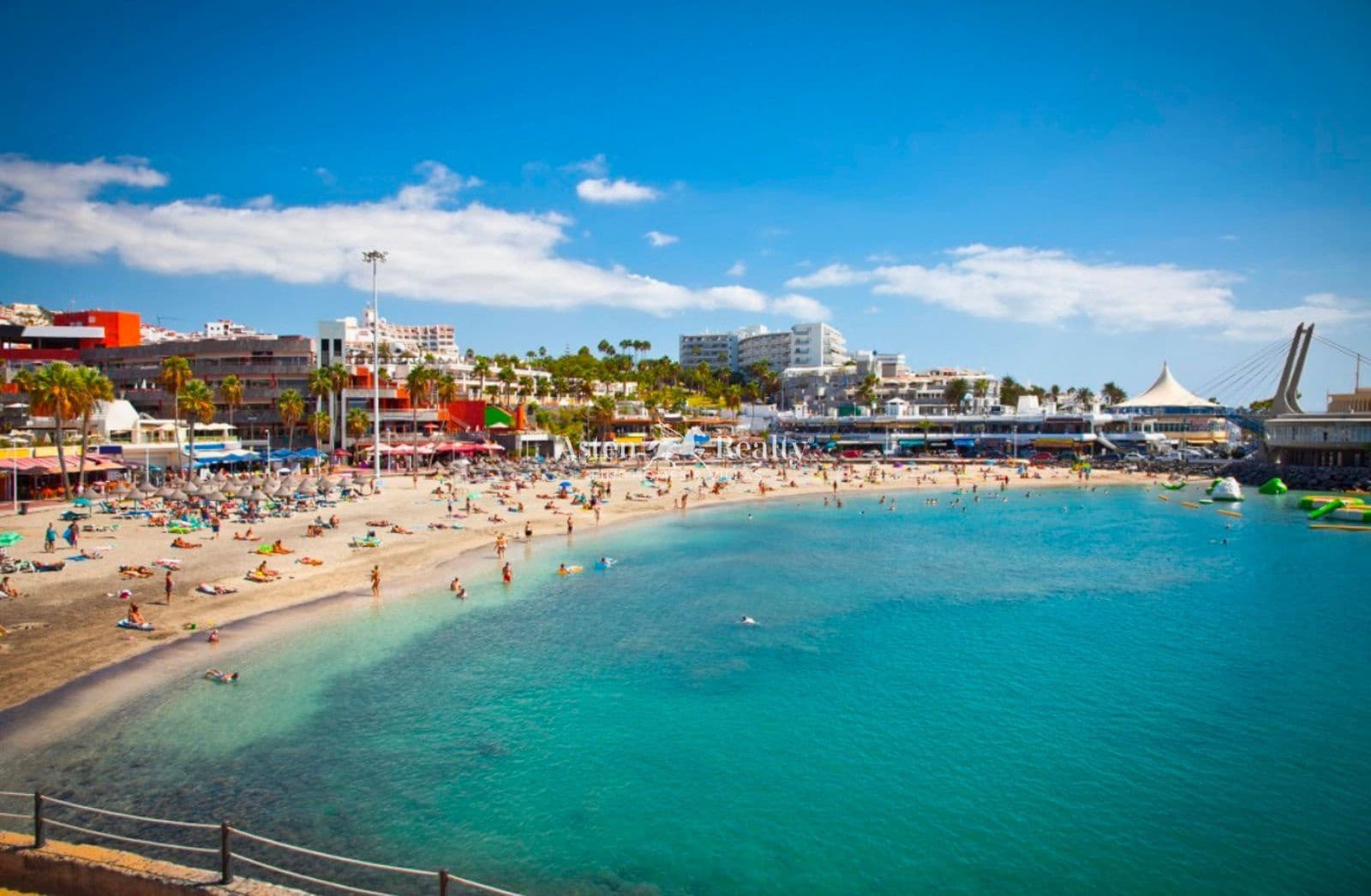 Business for sale in Costa Adeje - € 750,000 (Ref: 9348015)