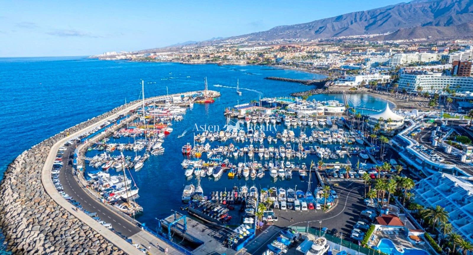 Business for sale in Costa Adeje - € 750,000 (Ref: 9348015)