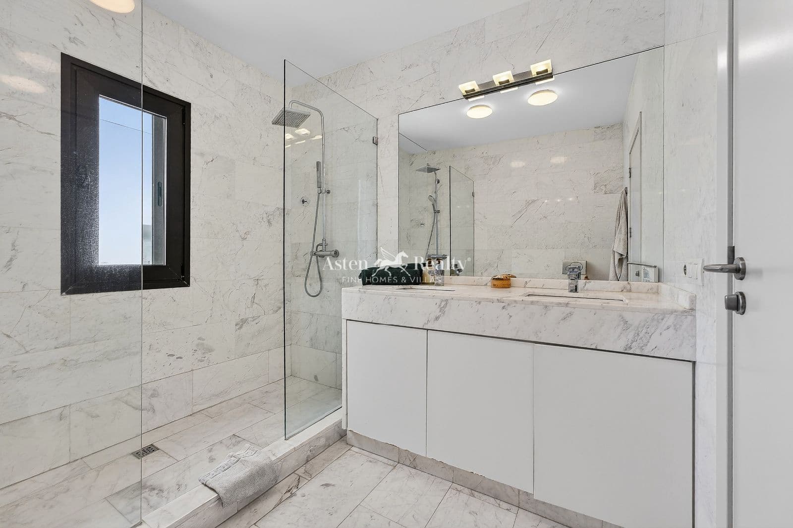5 slaapkamer Huis te koop in Torviscas met zwembad garage - € 2.625.000 (Ref: 9352836)