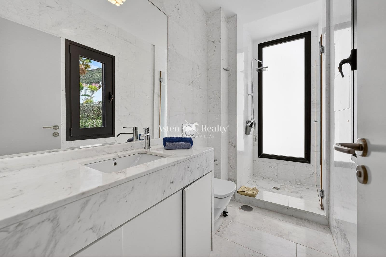 5 slaapkamer Huis te koop in Torviscas met zwembad garage - € 2.625.000 (Ref: 9352836)