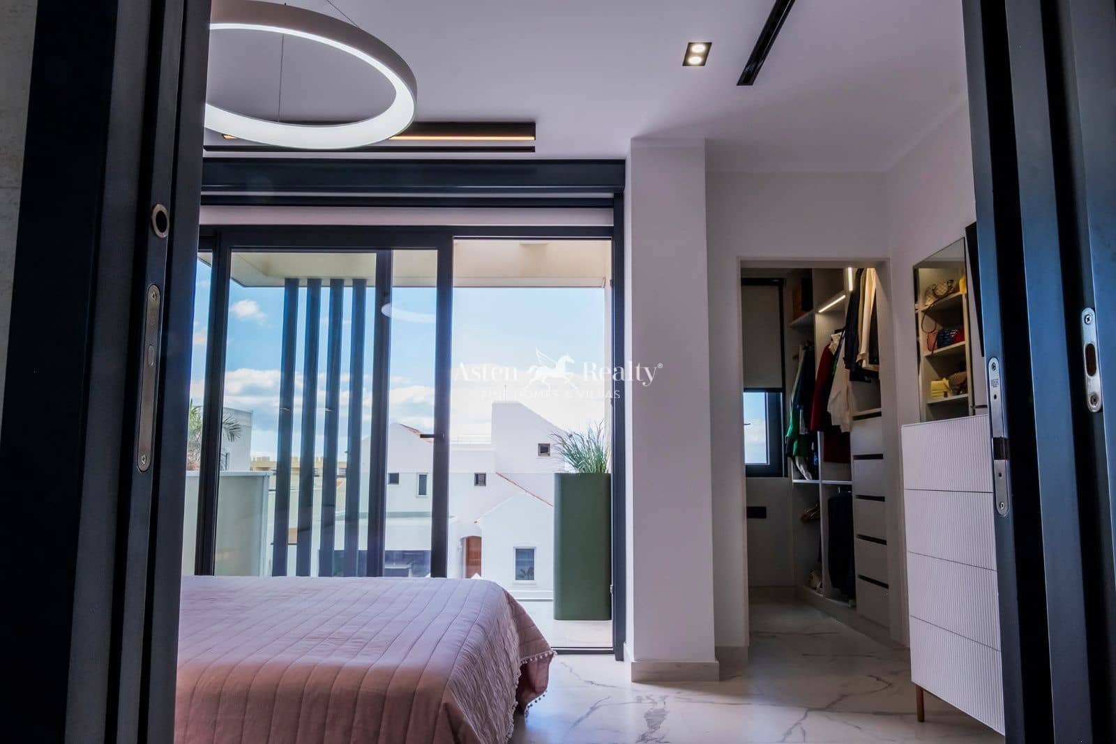 4 slaapkamer Huis te koop in Torviscas met zwembad garage - € 3.500.000 (Ref: 9352837)