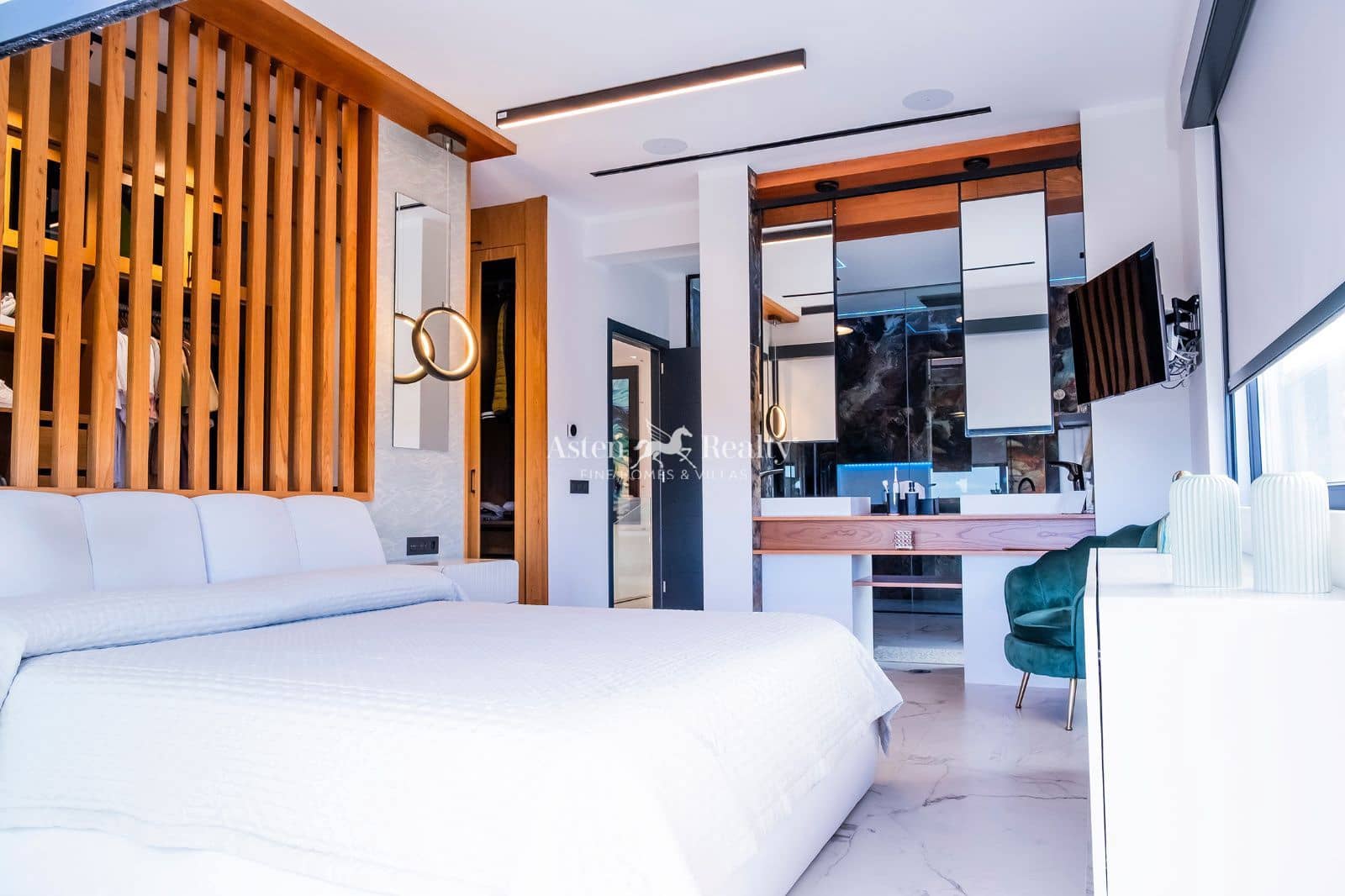 4 slaapkamer Huis te koop in Torviscas met zwembad garage - € 3.500.000 (Ref: 9352837)