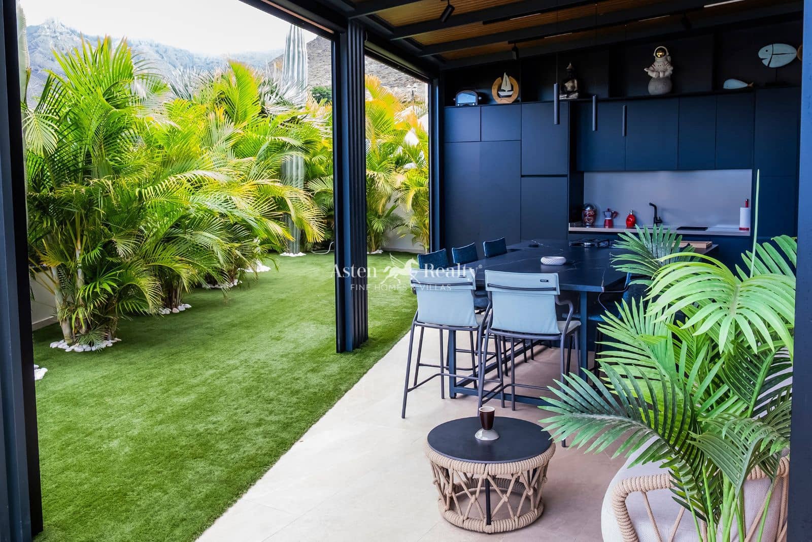 4 slaapkamer Huis te koop in Torviscas met zwembad garage - € 3.500.000 (Ref: 9352837)