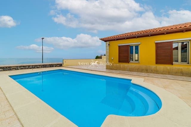4 bedroom Townhouse for sale in Tacoronte with pool garage - € 938,520 (Ref: 9357651)