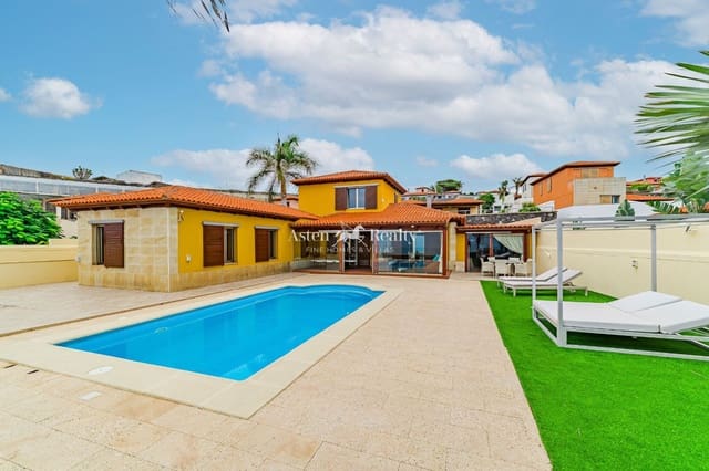 4 bedroom Townhouse for sale in Tacoronte with pool garage - € 938,520 (Ref: 9357651)