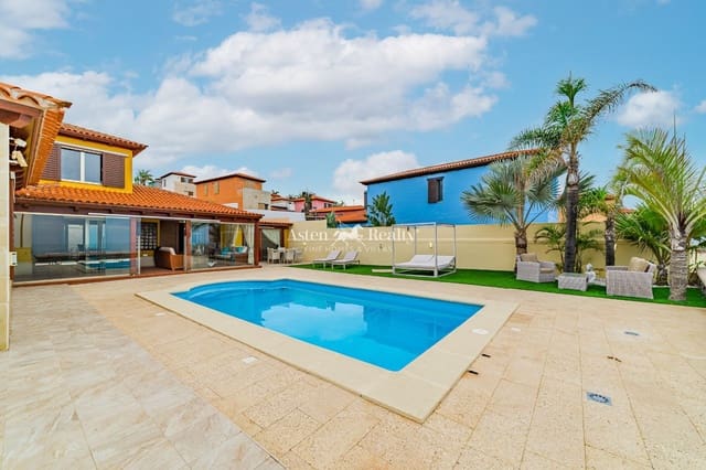 4 bedroom Townhouse for sale in Tacoronte with pool garage - € 938,520 (Ref: 9357651)