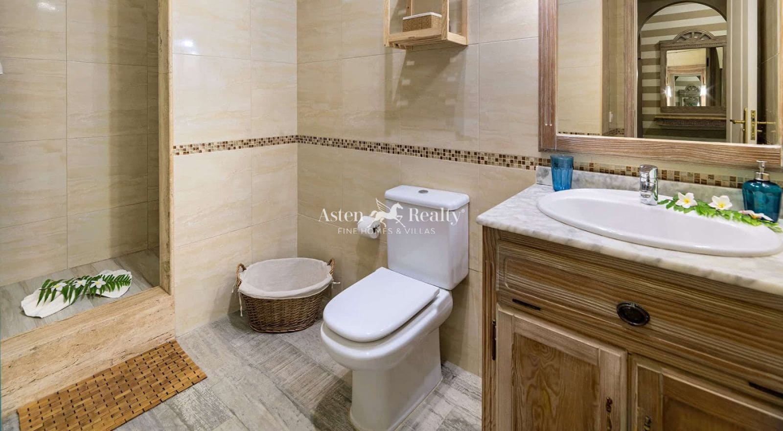 1 soveværelse Bungalow til salg i Playa de las Americas med swimmingpool garage - € 475.000 (Ref: 9360930)