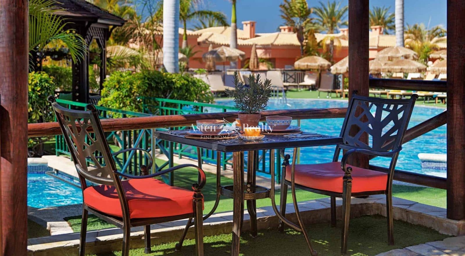 1 soveværelse Bungalow til salg i Playa de las Americas med swimmingpool garage - € 475.000 (Ref: 9360930)