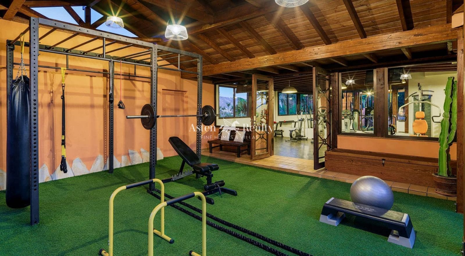 1 soveværelse Bungalow til salg i Playa de las Americas med swimmingpool garage - € 475.000 (Ref: 9360930)