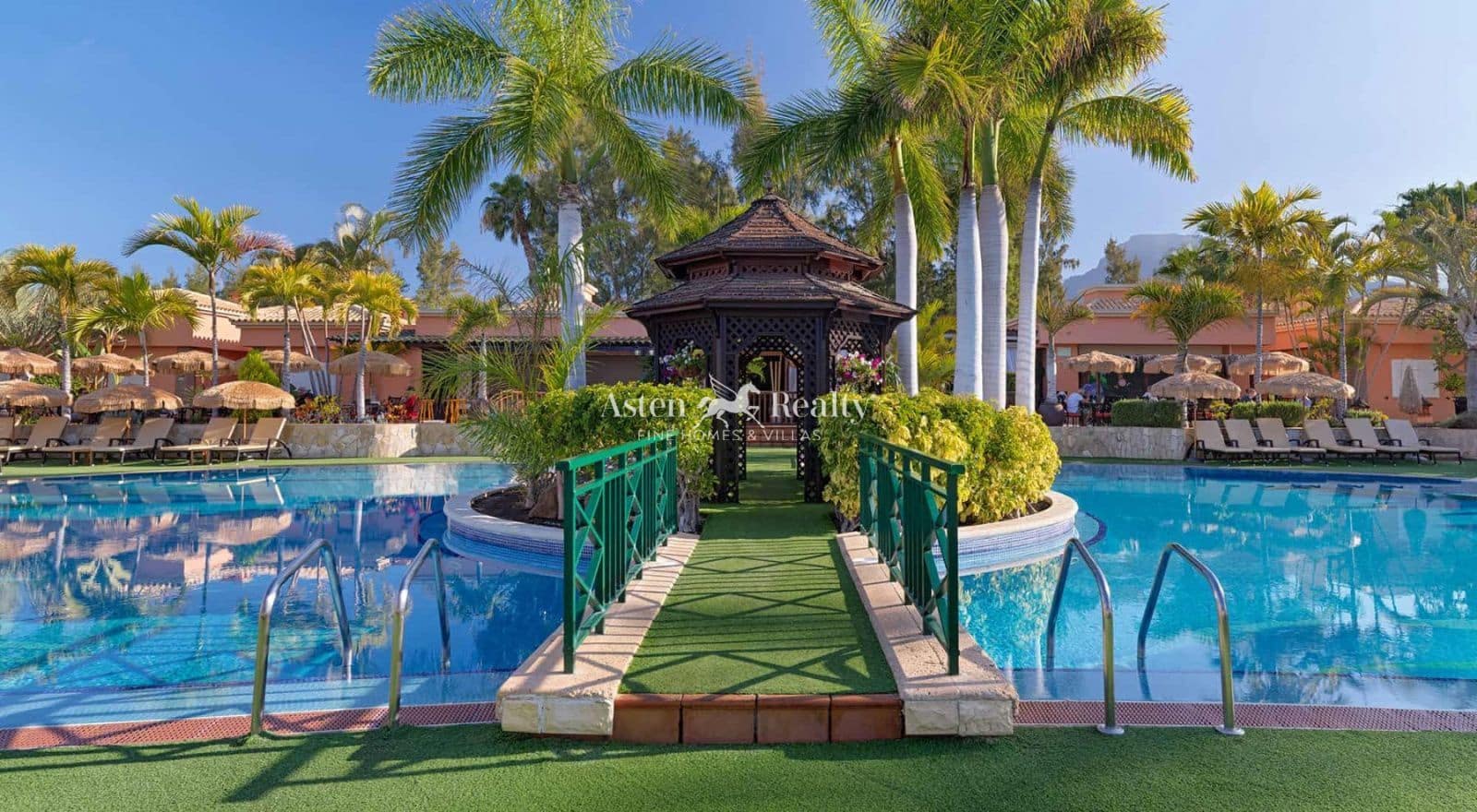 4 camera da letto Bungalow in vendita in Playa de las Americas con piscina garage - 1.800.000 € (Rif: 9360931)