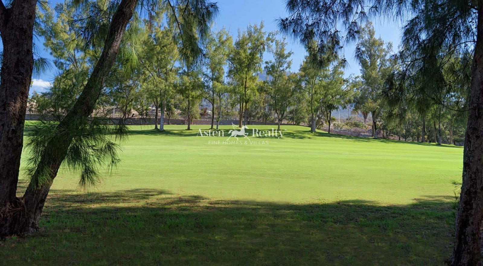 4 camera da letto Bungalow in vendita in Playa de las Americas con piscina garage - 1.800.000 € (Rif: 9360931)