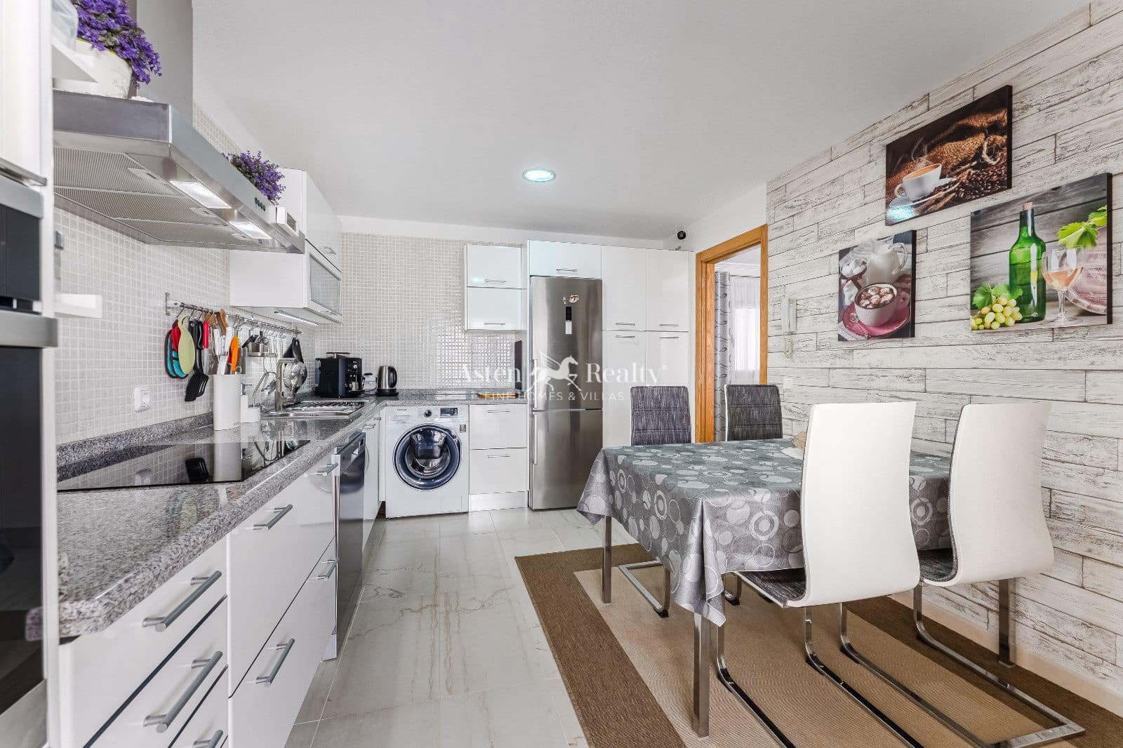 3 soverom Hus til salgs i Puerto Santiago med svømmebasseng garasje - € 559 000 (Ref: 9371405)