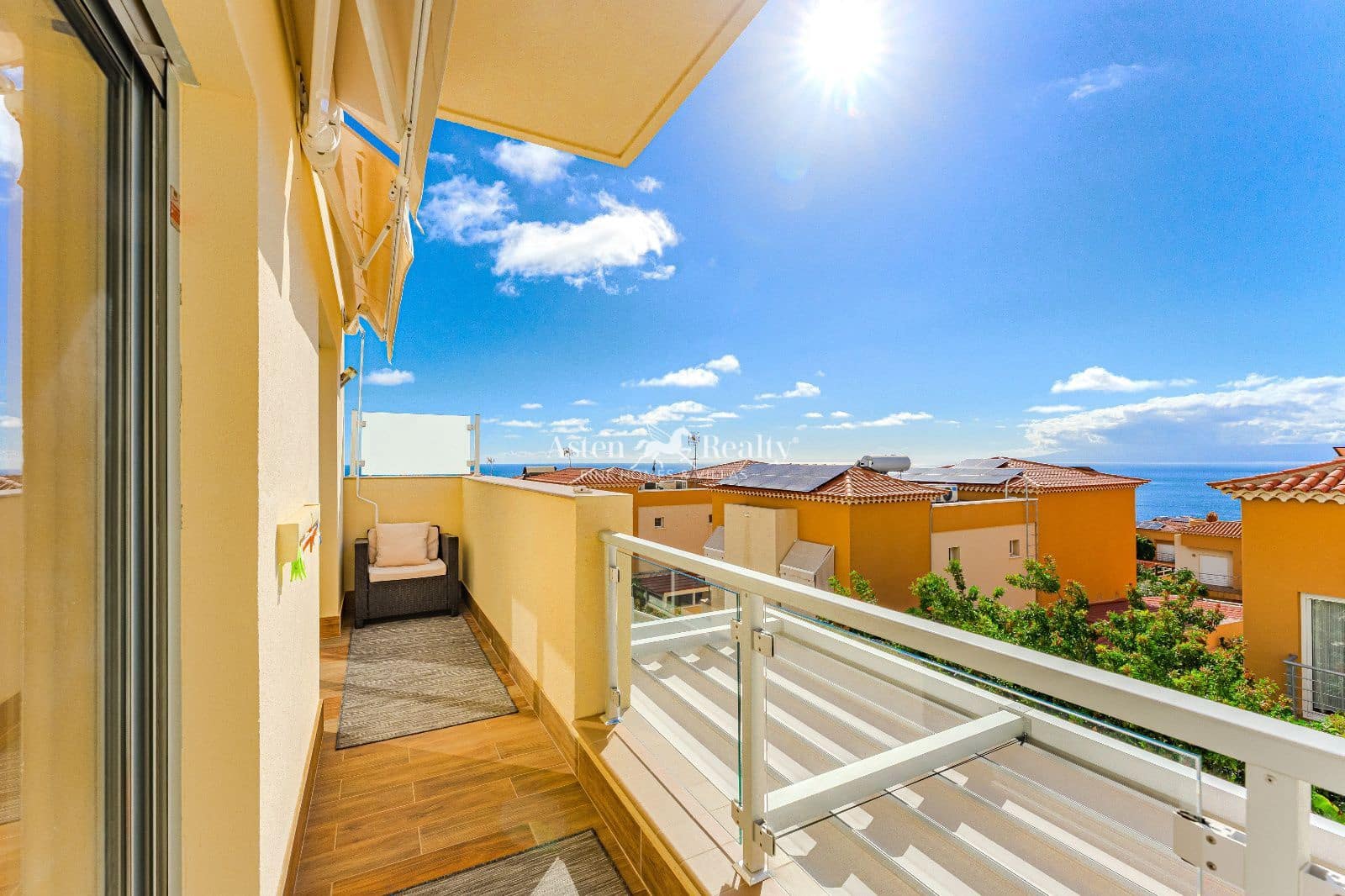 3 soverom Hus til salgs i Puerto Santiago med svømmebasseng garasje - € 559 000 (Ref: 9371405)