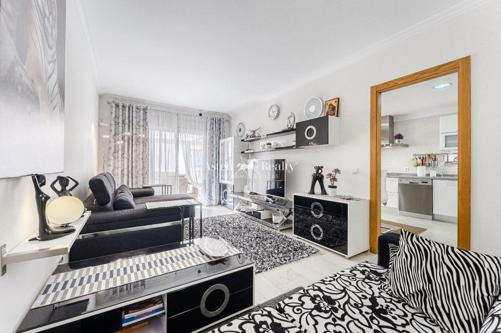 3 soverom Hus til salgs i Puerto Santiago med svømmebasseng garasje - € 559 000 (Ref: 9371405)