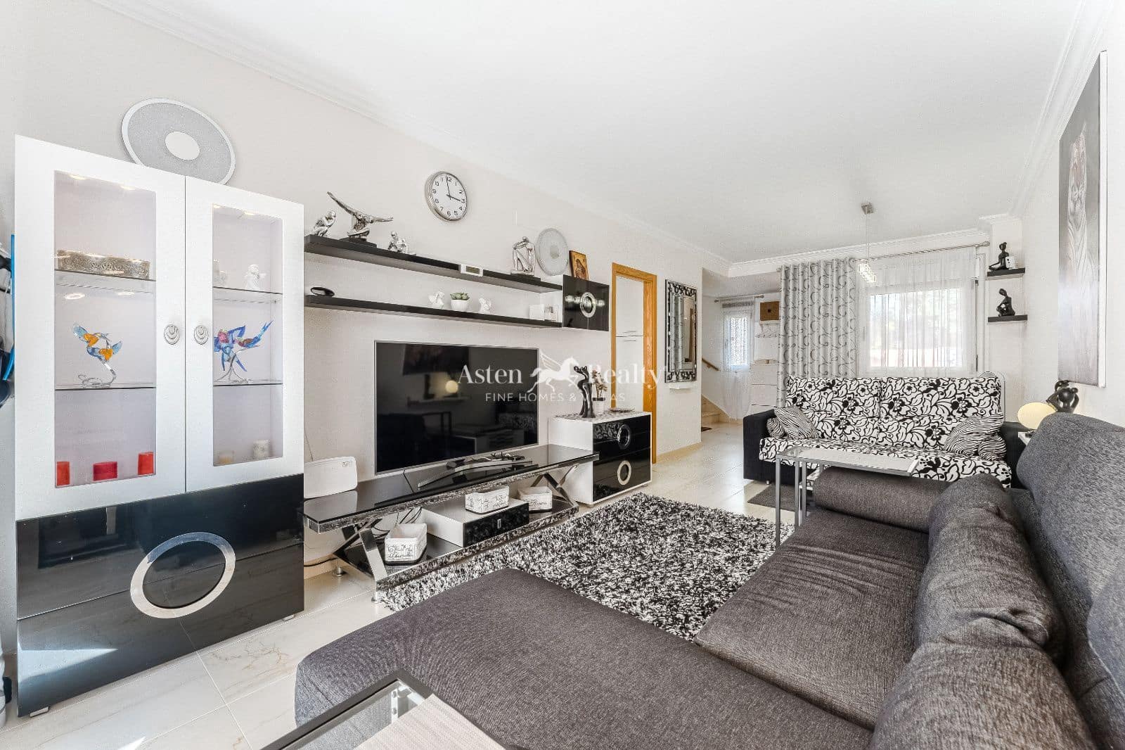 3 soverom Hus til salgs i Puerto Santiago med svømmebasseng garasje - € 559 000 (Ref: 9371405)