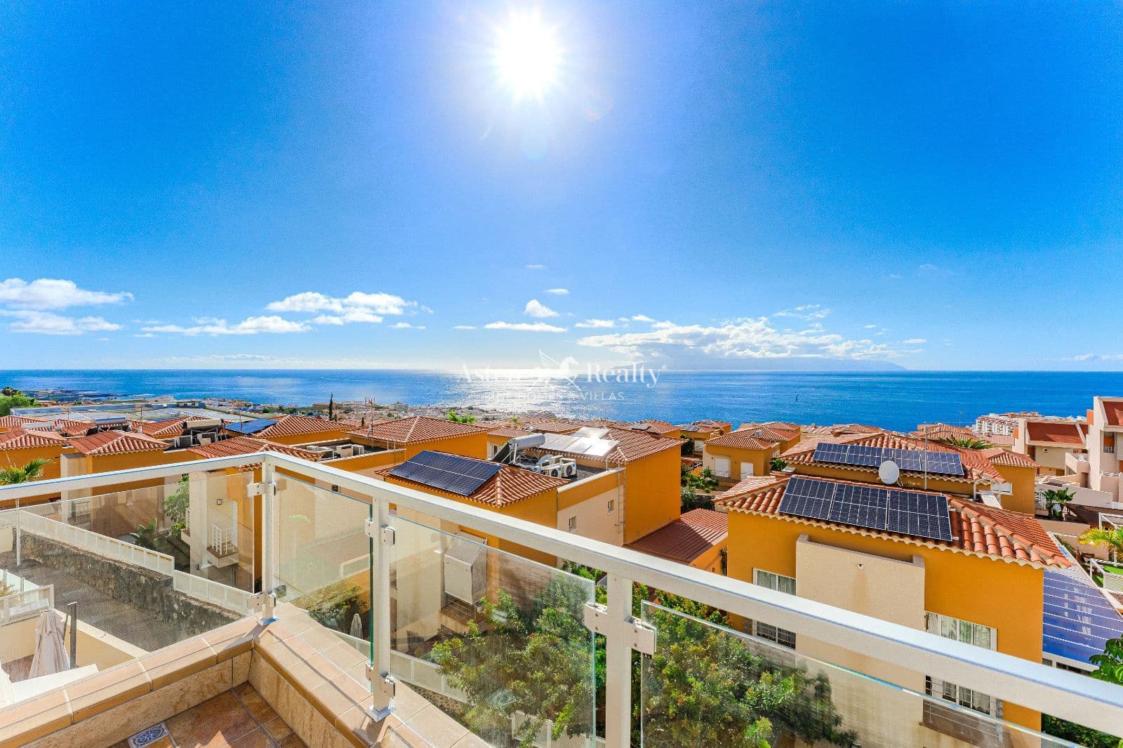 3 soverom Hus til salgs i Puerto Santiago med svømmebasseng garasje - € 559 000 (Ref: 9371405)