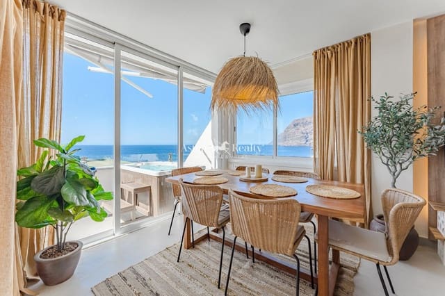 2 slaapkamer Flat te koop in Los Gigantes, Santiago del Teide met zwembad - € 635.000 (Ref: 9372328)