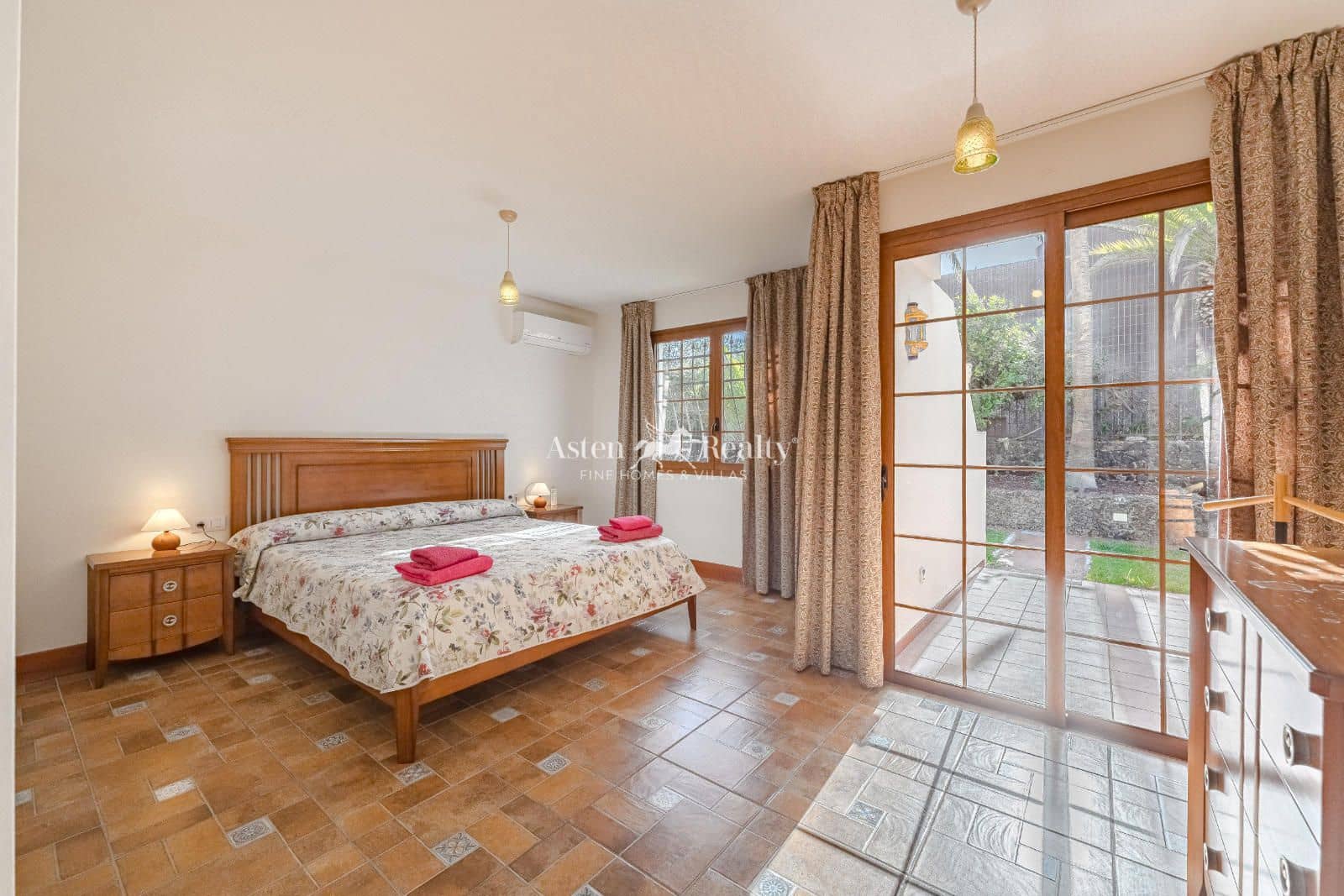 6 chambre Maison de Ville à vendre à Costa Adeje avec piscine garage - 5 700 000 € (Ref: 9378405)