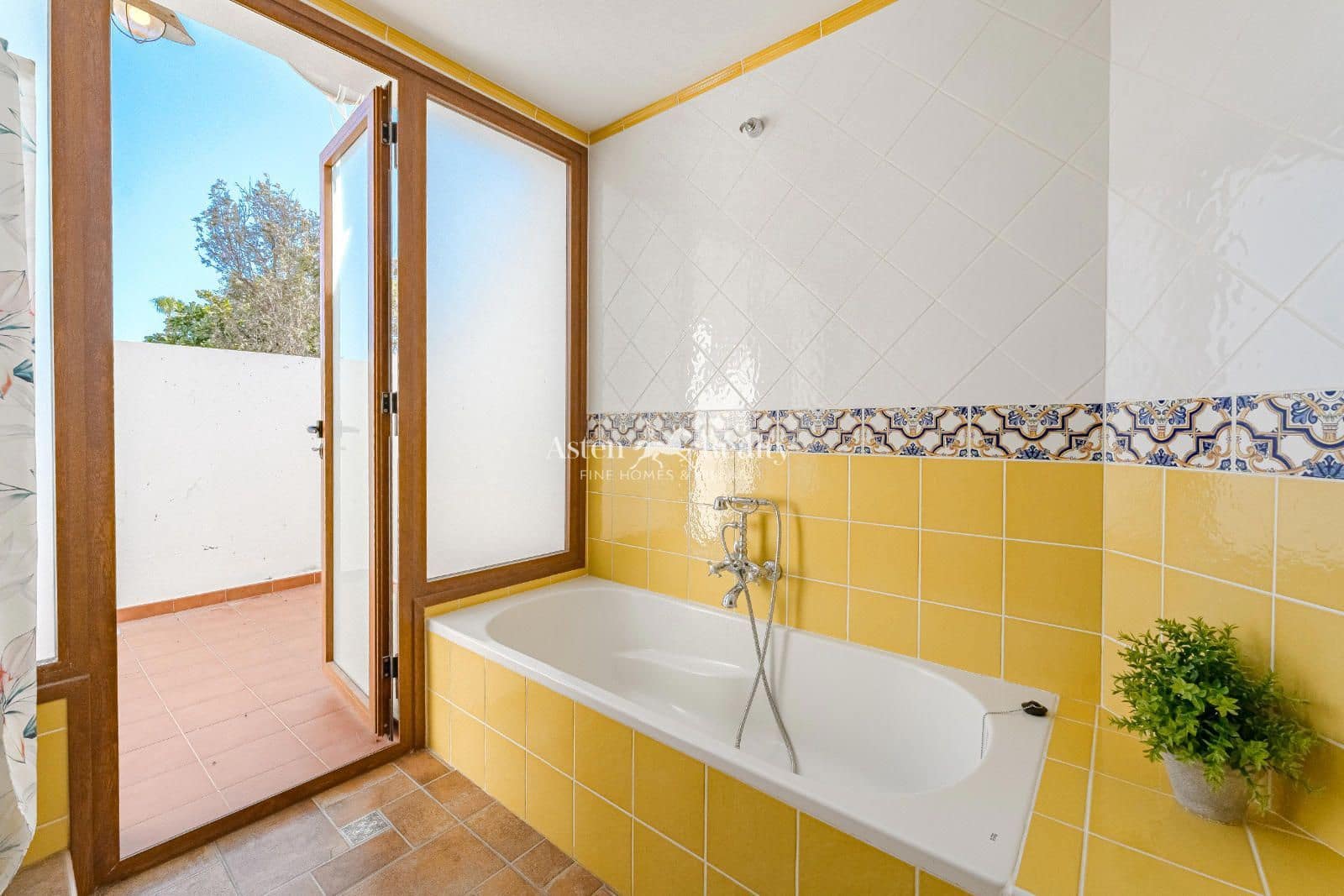 6 chambre Maison de Ville à vendre à Costa Adeje avec piscine garage - 5 700 000 € (Ref: 9378405)