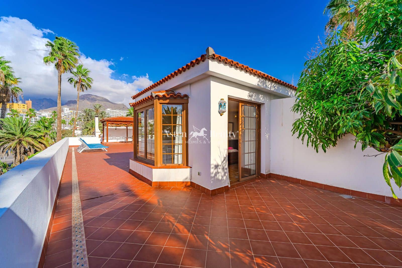 6 chambre Maison de Ville à vendre à Costa Adeje avec piscine garage - 5 700 000 € (Ref: 9378405)