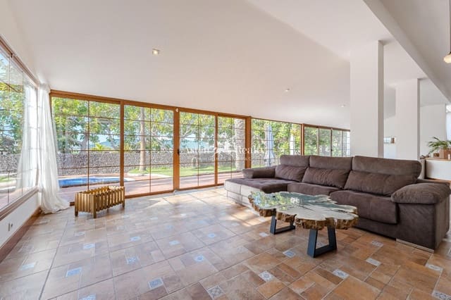 6 bedroom Townhouse for sale in Playa de las Américas, Adeje with pool garage - € 5,700,000 (Ref: 9378405)