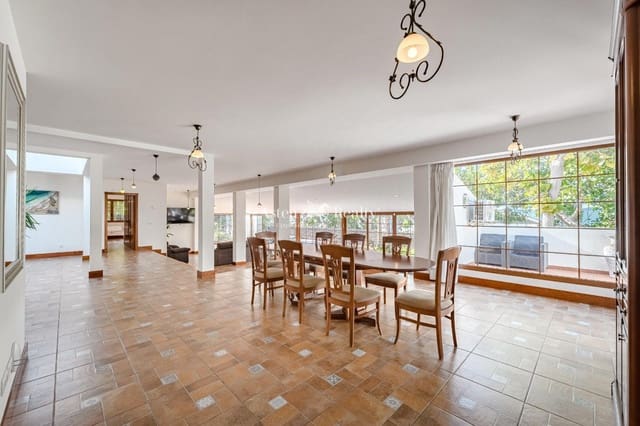 6 bedroom Townhouse for sale in Playa de las Américas, Adeje with pool garage - € 5,700,000 (Ref: 9378405)