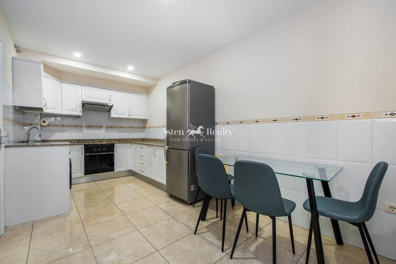 4 slaapkamer Flat te koop in San Isidro de Abona met garage - € 415.000 (Ref: 9383592)