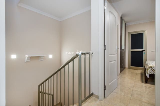 Piso de 4 habitaciones en San Isidro de Abona, Granadilla de Abona en venta con garaje - 415.000 € (Ref: 9383592)