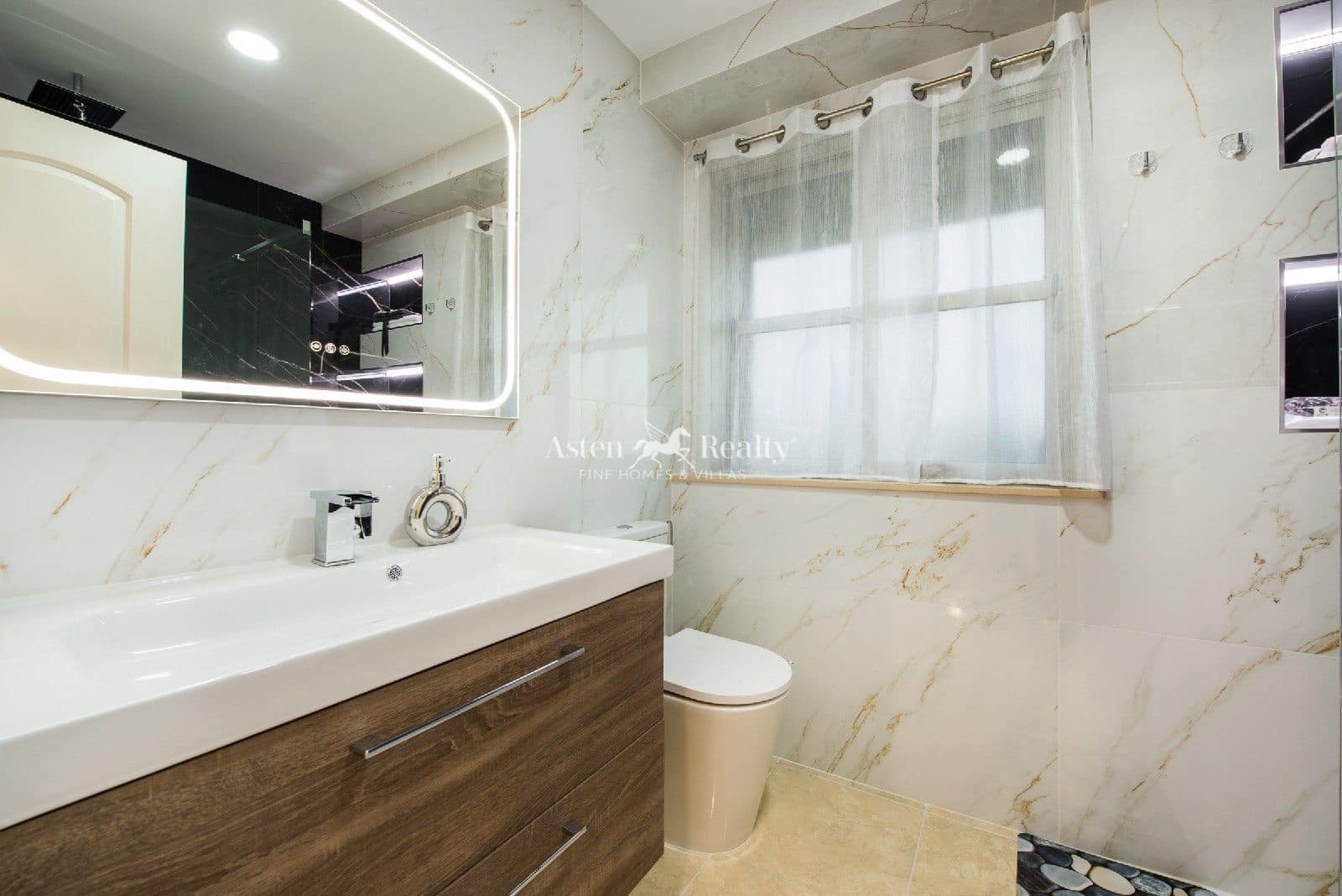 4 slaapkamer Flat te koop in San Isidro de Abona met garage - € 415.000 (Ref: 9383592)