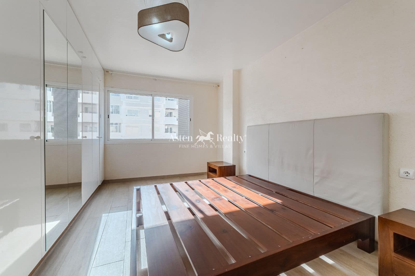 2 sovrum Lägenhet till salu i Los Cristianos med pool - 355 000 € (Ref: 9386582)