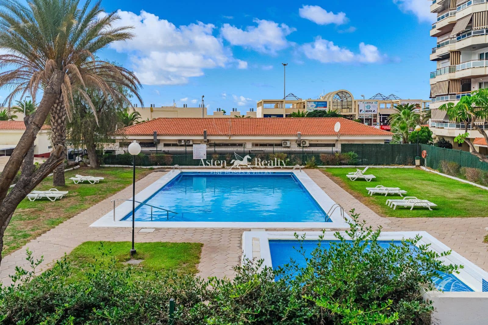 2 sovrum Lägenhet till salu i Los Cristianos med pool - 355 000 € (Ref: 9386582)