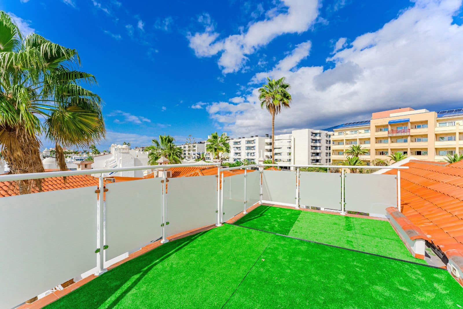 Ático de 3 habitaciones en Costa Adeje en venta con piscina - 875.000 € (Ref: 9386892)