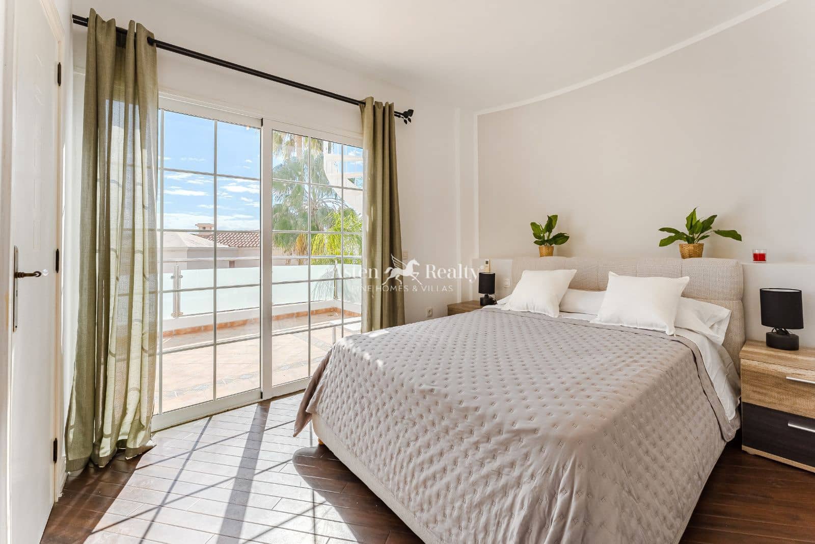 Ático de 3 habitaciones en Costa Adeje en venta con piscina - 875.000 € (Ref: 9386892)