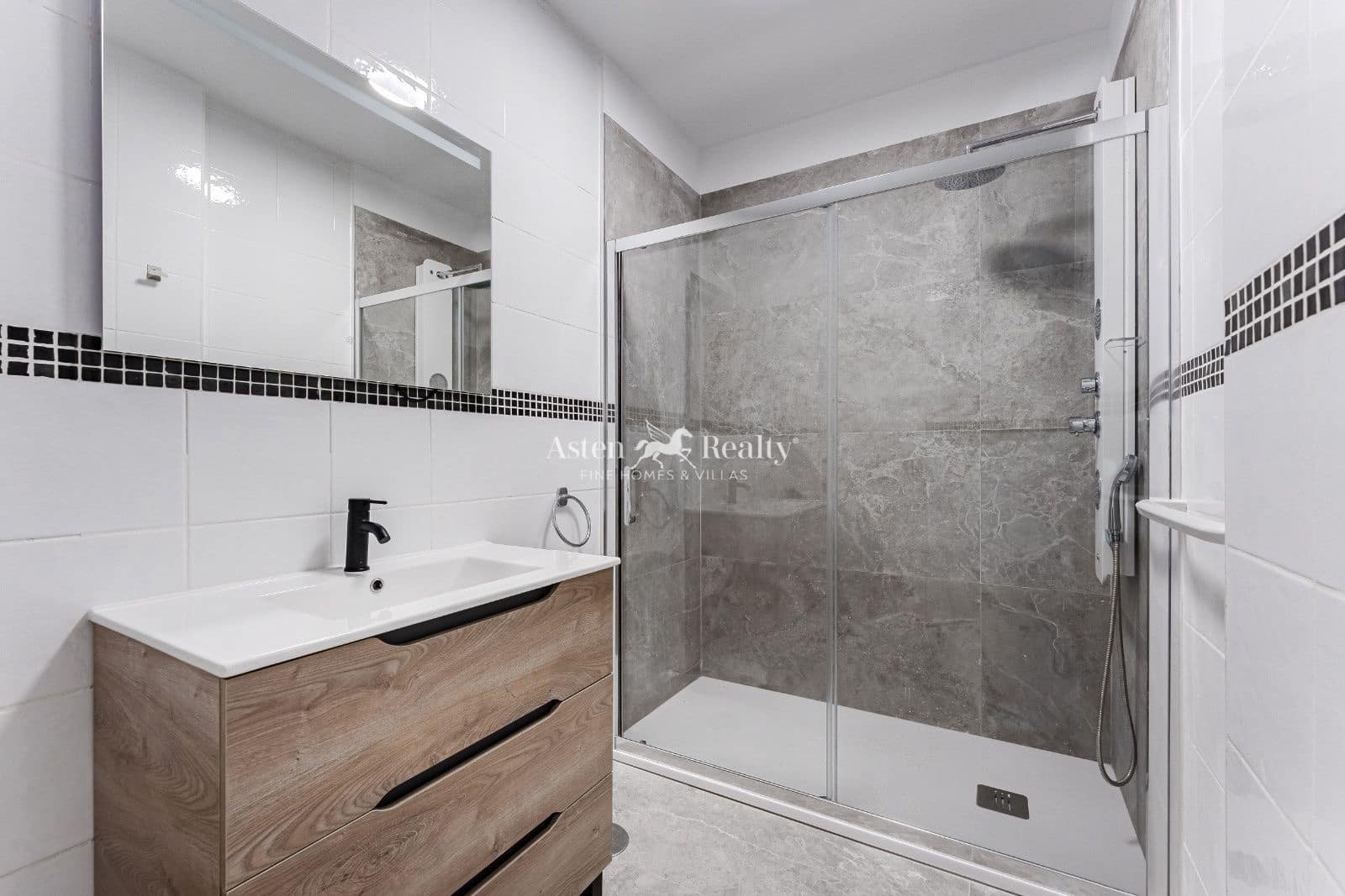 Ático de 3 habitaciones en Costa Adeje en venta con piscina - 875.000 € (Ref: 9386892)