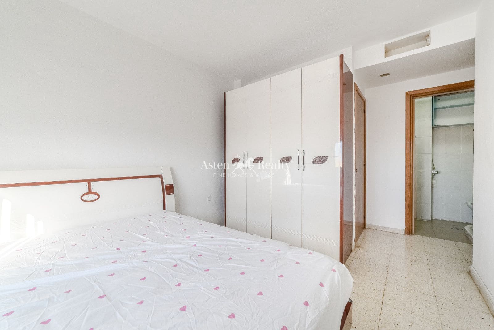 4 bedroom Flat for sale in Los Cristianos - € 430,000 (Ref: 9388524)