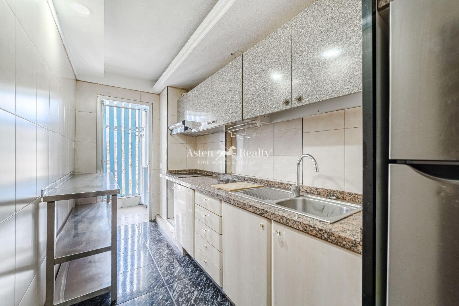 4 bedroom Flat for sale in Los Cristianos - € 430,000 (Ref: 9388524)