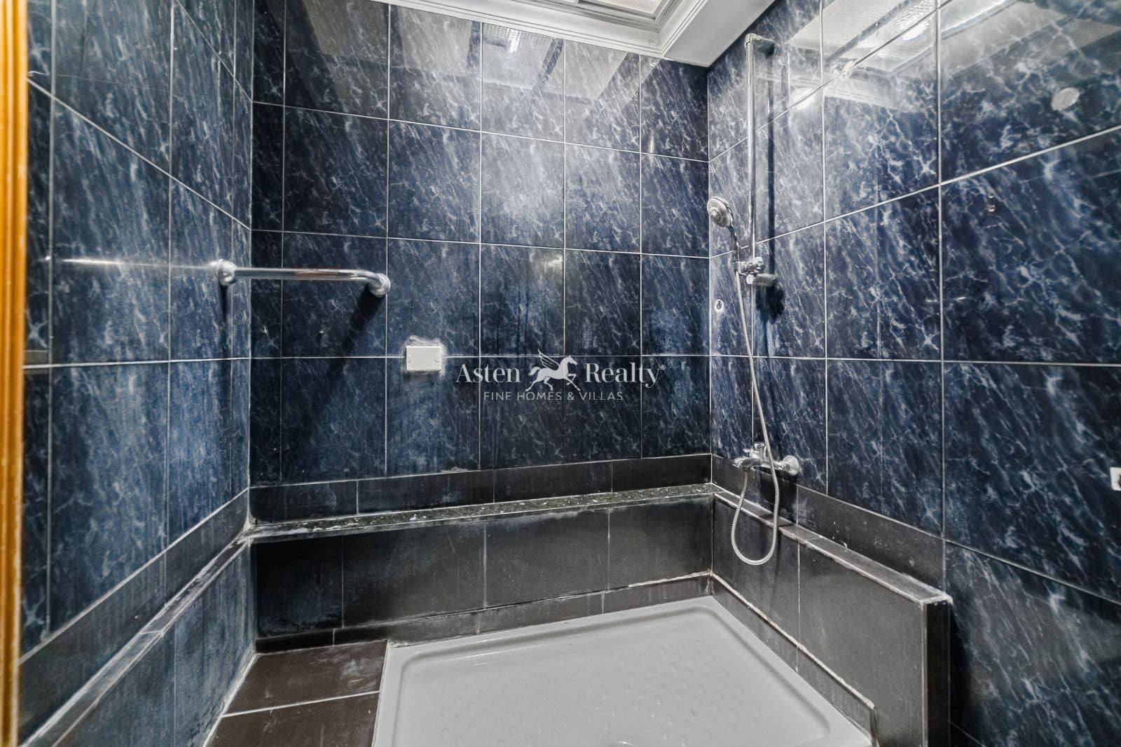 4 bedroom Flat for sale in Los Cristianos - € 430,000 (Ref: 9388524)