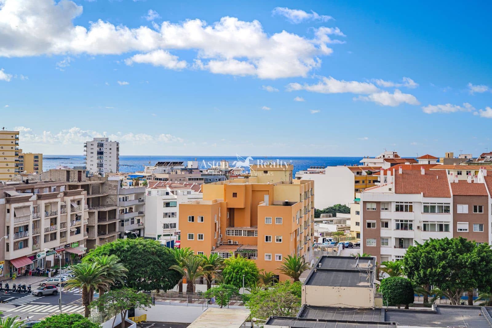 4 bedroom Flat for sale in Los Cristianos - € 430,000 (Ref: 9388524)