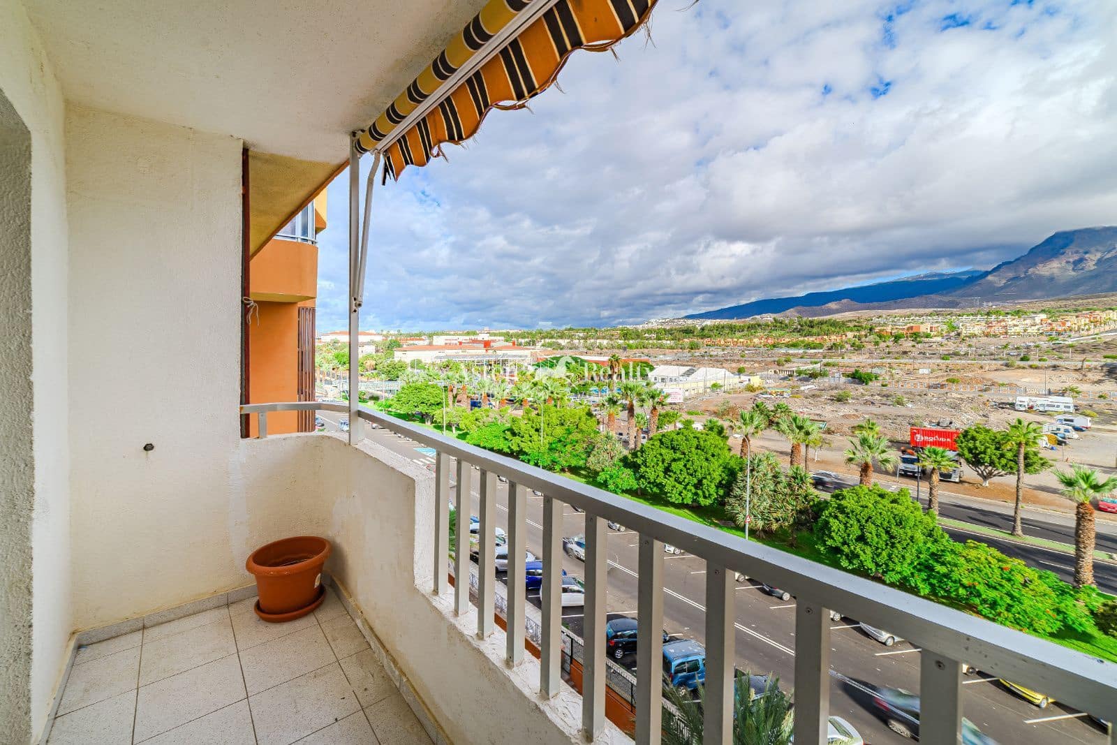 4 bedroom Flat for sale in Los Cristianos - € 430,000 (Ref: 9388524)